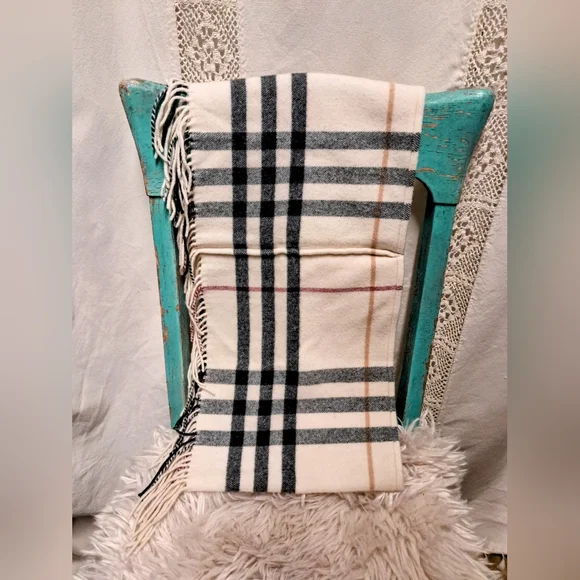 Burberry Checked Cashmere Snood OS - Picture 2 of 6